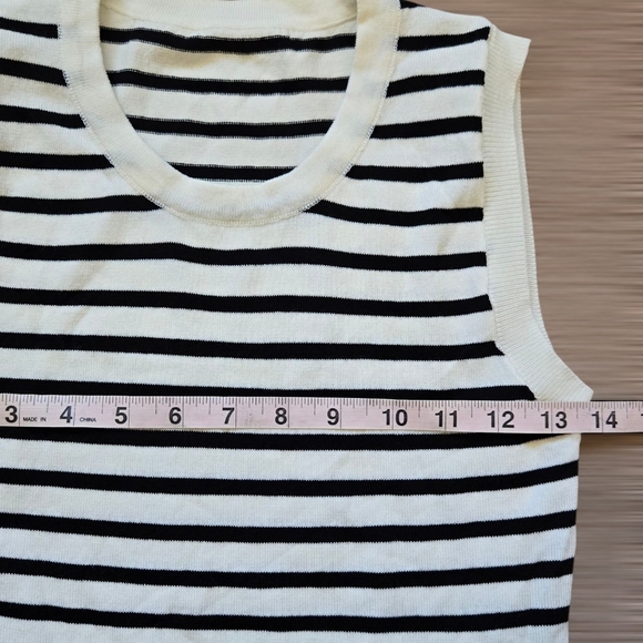 Commense Classy Stripe Crop White And Black Tank Top Size Large - Picture 6 of 8